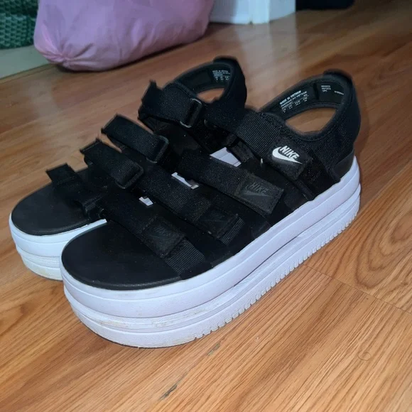 Nike Black and White Platform Sandals - Picture 1 of 4